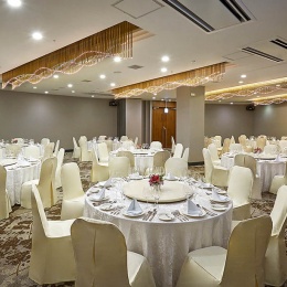 Banquet Hall – Round Table Setup 